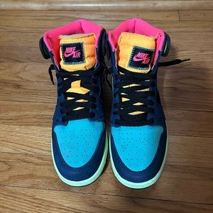 Jordan 1 Retro High Tokyo sneakers 
6.5Y - 8W - 6.5M